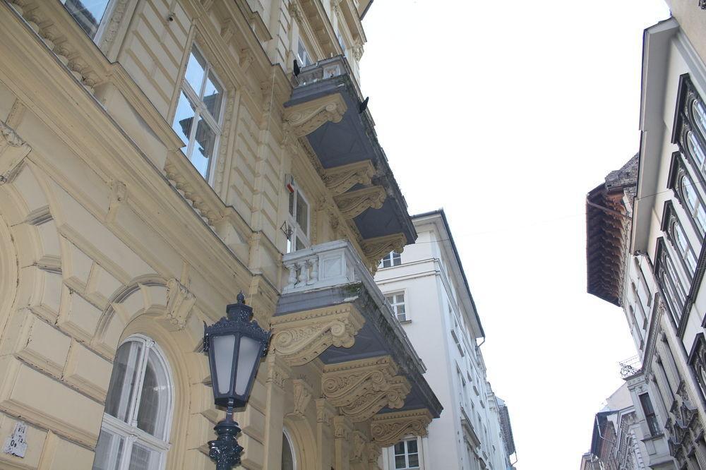 Old Monarchia Hotel Будапеща Екстериор снимка